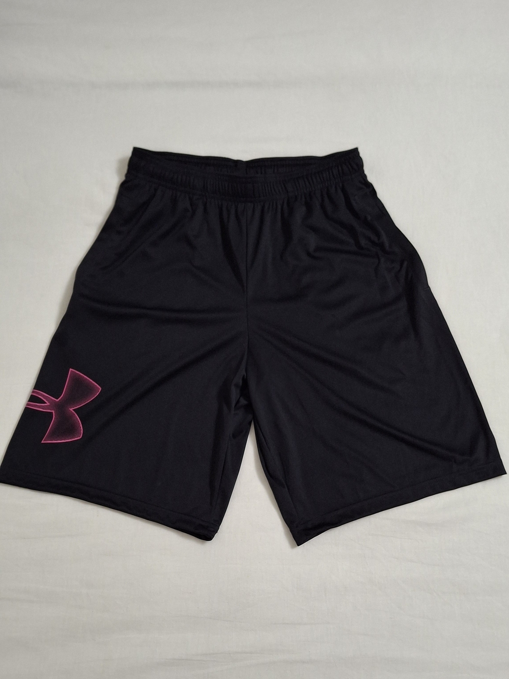 Under Armour Mens Athletic Shorts Size S Black Pink Big Graphic Logo Mesh Pocket